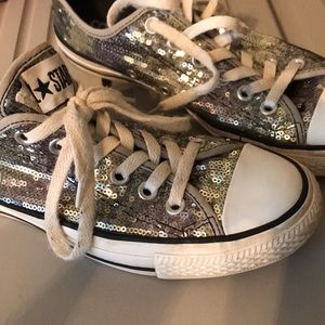 Sequins converse